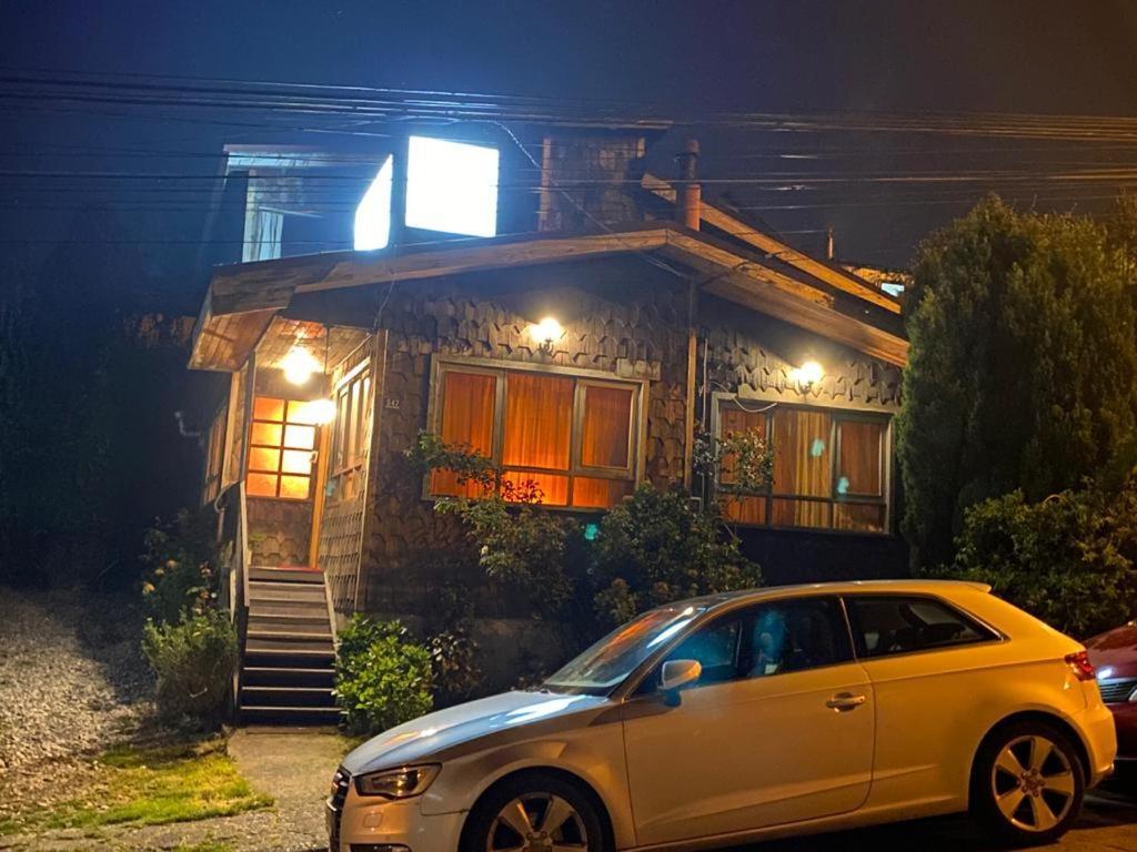 Hostal Y Cabanas Mirando Al Mar Пуэрто-Монт Экстерьер фото