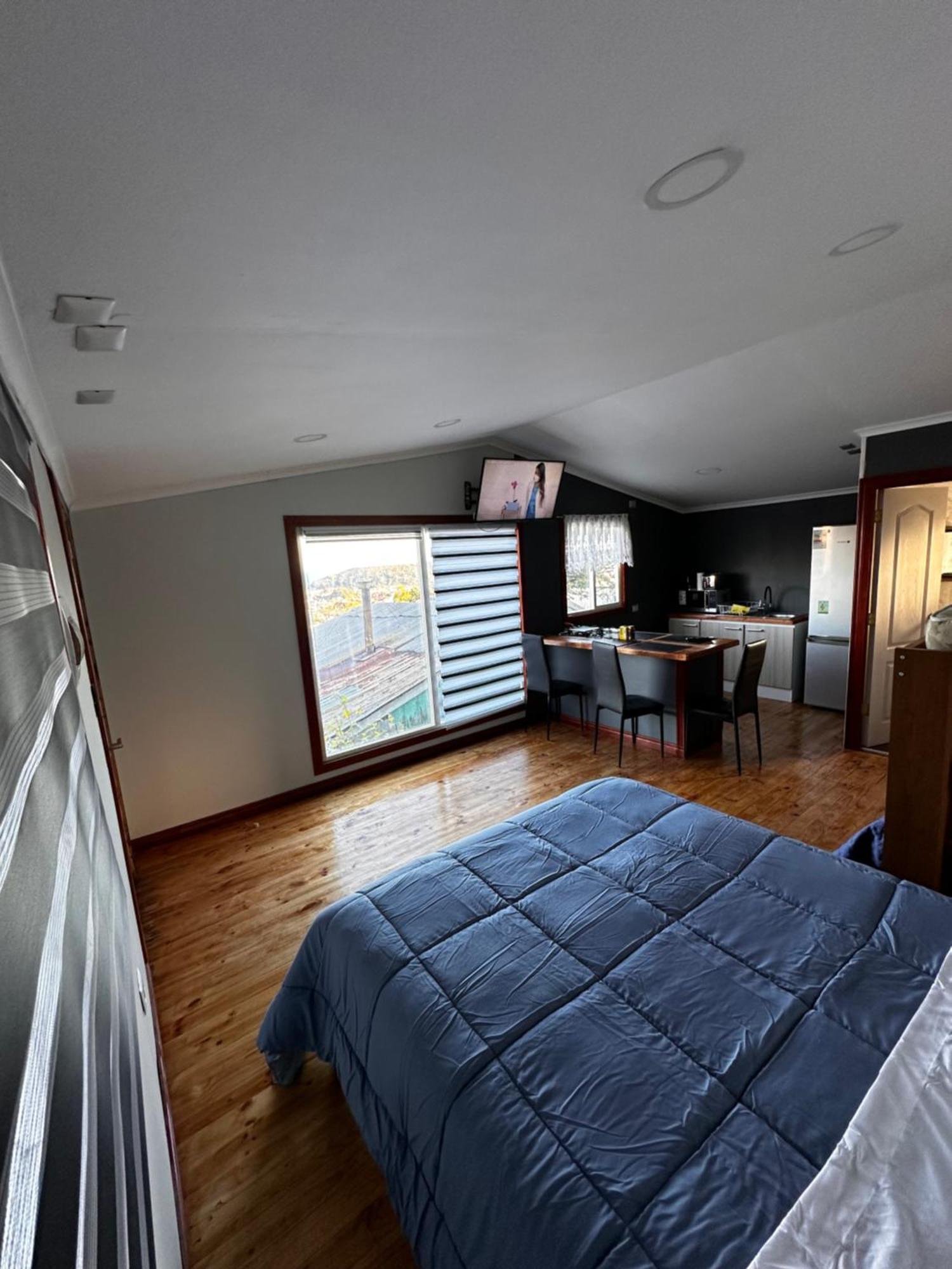 Hostal Y Cabanas Mirando Al Mar Пуэрто-Монт Экстерьер фото