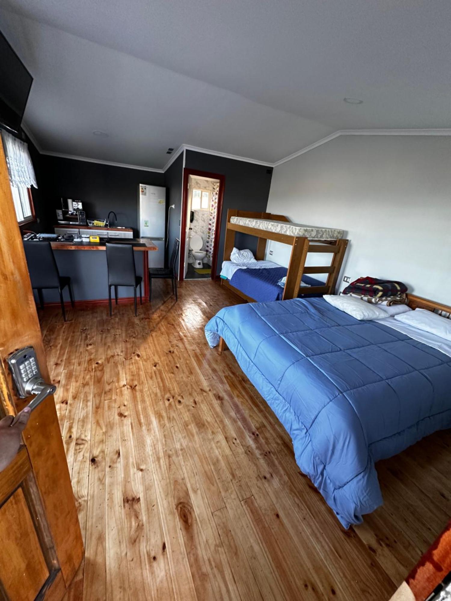 Hostal Y Cabanas Mirando Al Mar Пуэрто-Монт Экстерьер фото